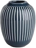 HAMMERSHØI-SERIE - Alle Produkte der Hammershøi Serie lassen sich hervorragend mit anderen Vasen und Designklassikern von Hammershøi kombinieren. Durch die typische Riffelung von Hammershøi bildet sich unter den Produkten ein schönes Design, welches Ihre Innenausstattung elegant und modern unterstreicht.