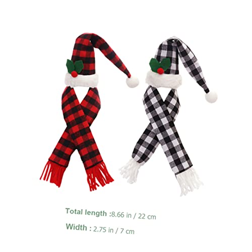 Botellas navideñas con mini gorros de Santa para decorar tus mesas festivas 7