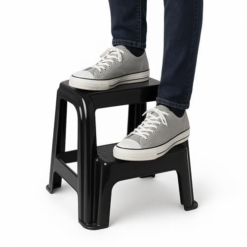 Taburete de Plástico, Taburete Ligero, Taburete apilable, Taburete Multiusos, Taburete con escalón, Cumple con la Norma UNE-EN 14183, Soporta hasta 150Kg, 45.5 cm Altura x 44 cm Ancho, Negro