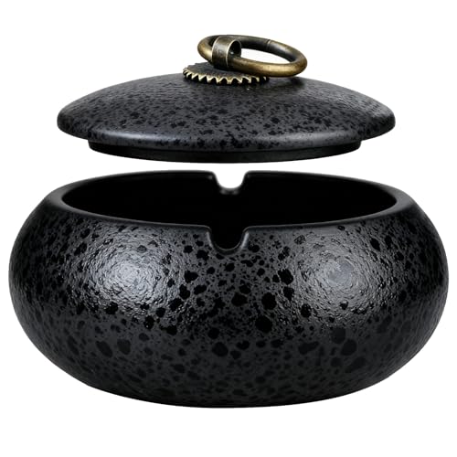 【Design semplice】La superficie nera appositamente trattata non solo ricorda un posacenere, ma anche un pezzo di raffinata ceramica, rendendolo la scelta ideale per la decorazione di un tavolino.