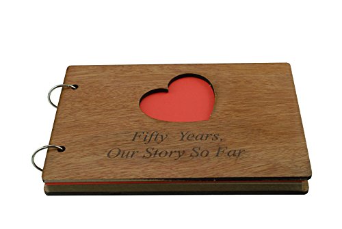 Álbum de recortes o álbum de fotos personalizable para 50.o aniversario, con cubiertas de madera barnizada y papel reciclado, tamaño A5 (218 x 148 mm) miniatura 2