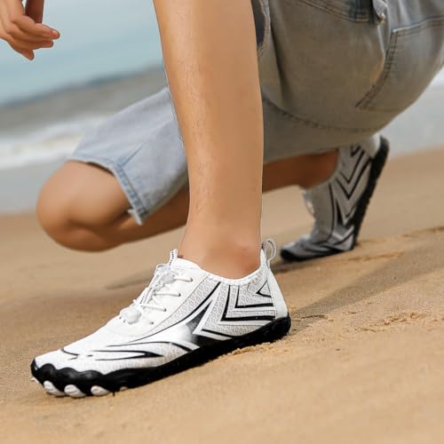 Men's Quick-Dry Water Shoes Non-Slip Aqua Shoes for Swimming Outdoor Fitness Lightweight Beach Shoes for River Trekking Breathable Training Shoes for Gym Running2