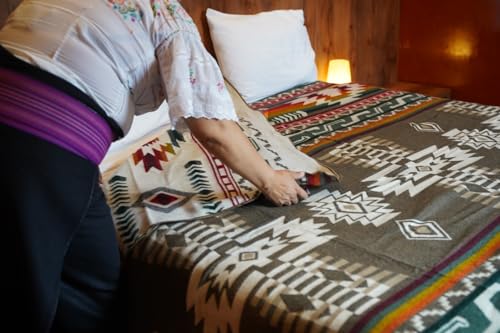 Image of Alpaca Wool Blanket, Queen Size 94 x 78, Reversible 2 in 1, Thick and Ultra Soft, Hypoallergenic, Non-Itchy, Handmade in Ecuador. Premium Alpaca Wool Thtow Blanket for Cozy Comfort. (Brown, Queen)