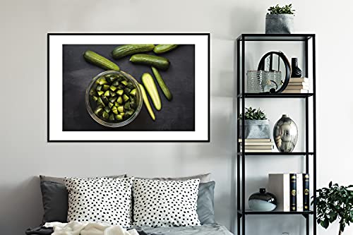 Poster met lijst Komkommer - Poster met lijst Verse minikomkommers in kwarten en stukjes gesnen - 120x80 cm - Afbeelding 3