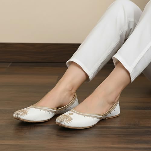 Image of Women's Embroidered Rajasthani Mojari Jutti | Ethnic Punjabi Juttis for Women & Girls | Flat Slip-On Footwear for Wedding, Festive & Casual Wear