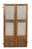 La porta è totalmente in legno massello di teak, indistruttibile anche all’esterno