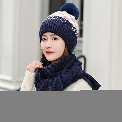 Chapeau femme mignonne et son foulard velours pour les balades d'hiver