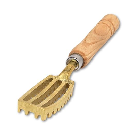 Kwizing Made in Japan [Extra Large] Fish Scaler Brush with Brass Serrated Sawtooth and Ergonomic Wooden Handle - Easily Remove Fish Scales Without Fuss Or Mess - Handcrafted by Japanese Artisans