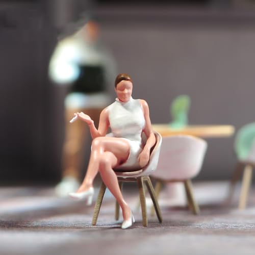 Figurine miniature 1/24 femme col blanc robe blanche et talons hauts pour diorama