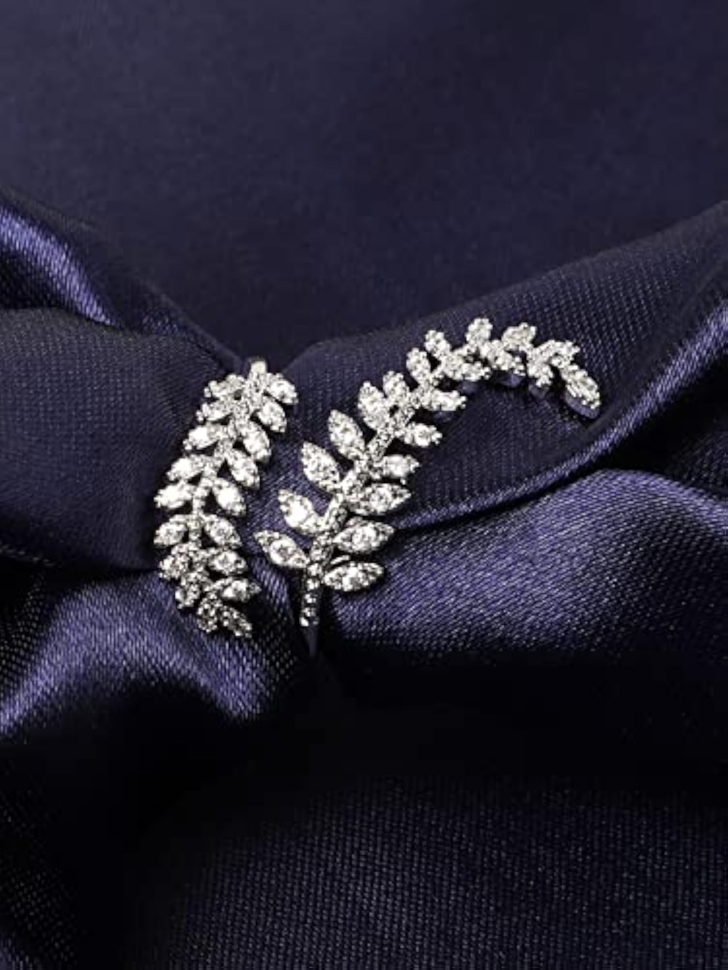 Adjustable Crystal Tone Leafy Shaped Ring for Women
