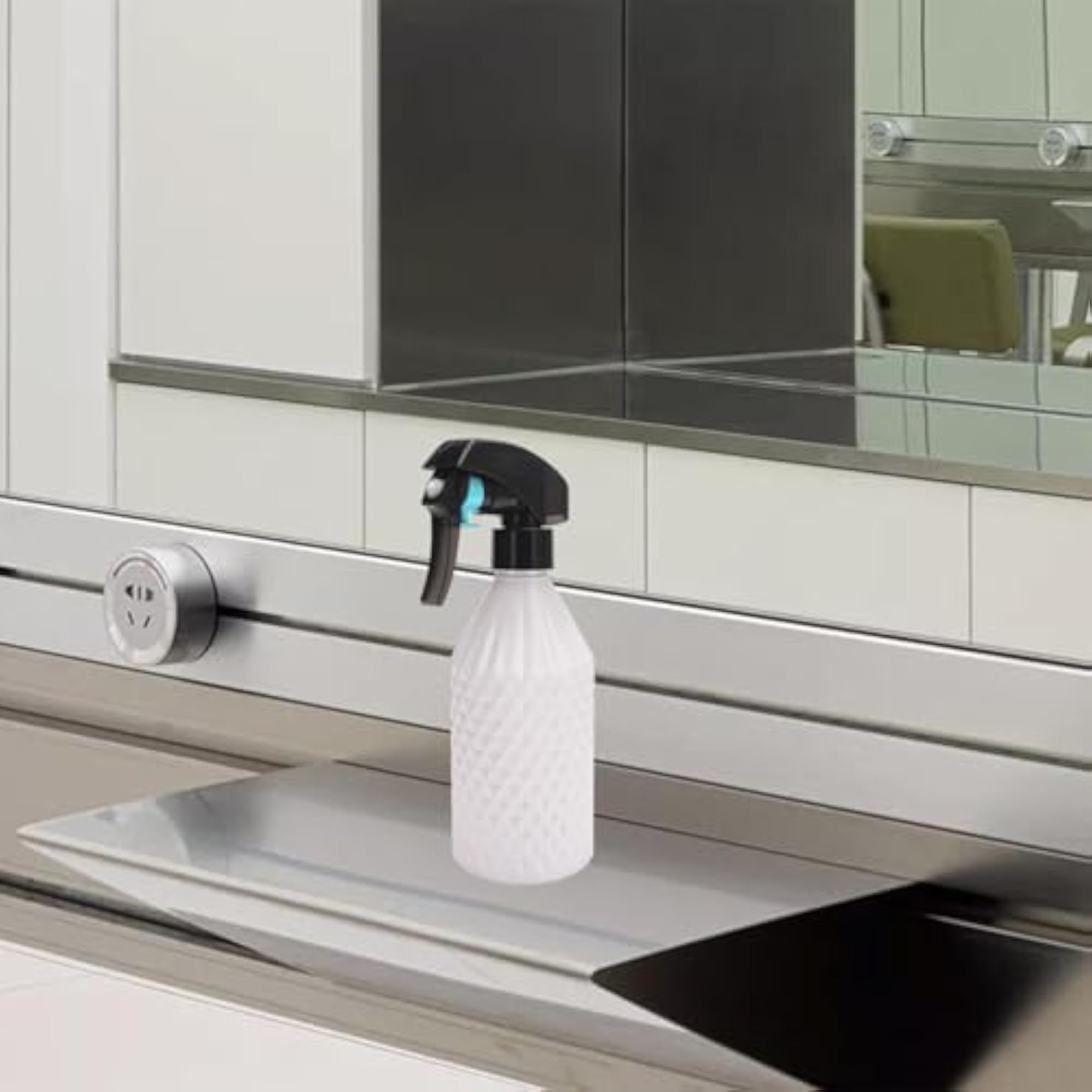 Reusable Spray Bottle for Watering Plants, White