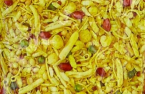 Khatta Meetha Indori Mixture Namkeen Chiwda, Crispy and Spicy Namkeen special indian famous tea time snacks (1 kg) (B0CVL8FB5J) Amazon Price History, Amazon Price Tracker