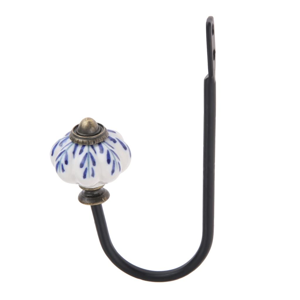 Patère en porcelaine blanche et bleue pour sublimer l'entrée et ranger vos vestes