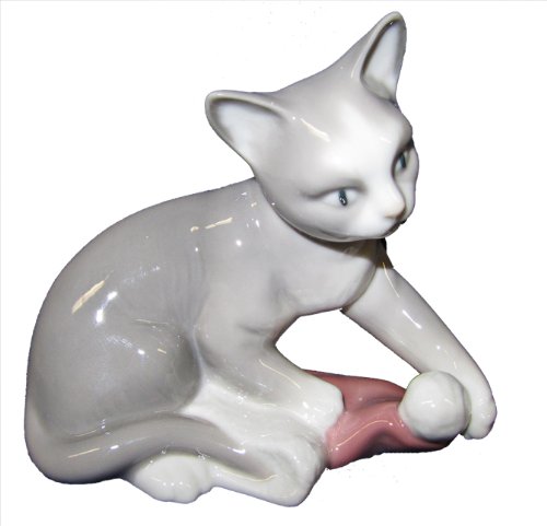Amazon.com: Lladro Nao #7428, Kitty's Christmas Cat Figurine with