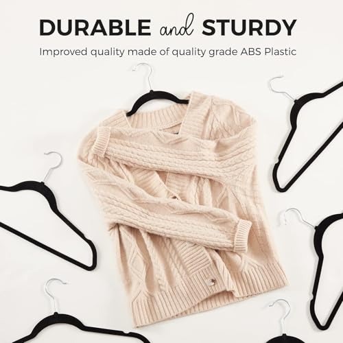 HOUSE DAY Schwarzer Kleiderbügel 20 Stück, Samt Kleiderbügel Rutschfester Filz Bügel -Platzsparende, Premium Schwarzer Anzugbügel, 360° Drehbarer Haken