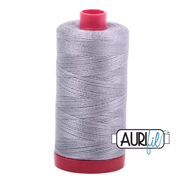 Hilo Aurifil Algodón 12 WT Gris Bobina Grande miniatura 2