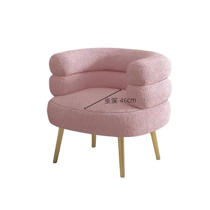 Chaise rose en peau de mouton artificielle pour sublimer le coin lecture de votre chambre