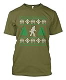 Bigfoot Walking Between Christmas Trees - Big Foot Men's T-shirt