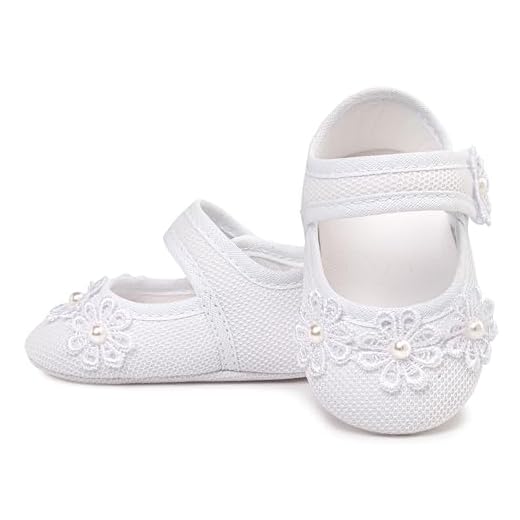 Sapatinho de Bebê em Malha Branco com Renda e Pérolas, Recém Nascida, Calçado para Batizado (1063-sapatilha-bco-15/16)