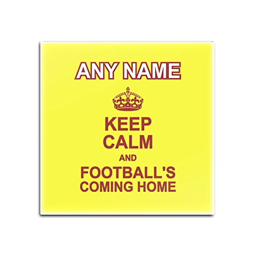 Juego de 4 posavasos cuadrados de cristal con texto en inglés «Keep Calm Coming Home» (tema de diseño de fútbol, opciones de color) – cualquier nombre/mensaje, alfombrilla única para volver a casa