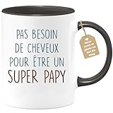 pnp pere noel Le mug parfait pour votre papy : Vous connaissez votre grand-père par cœur, avec sa personnalité, son humour et son caractère. Montrez-lui à quel point il compte pour vous en lui offrant une tasse originale et personnalisée qui lui ressemble (oui il n'a plus de cheveux). Chaque gorgée qu'il prendra de sa boisson préférée sera accompagnée d'un sourire. Soyez-sûr de lui offrir le cadeau parfait à la hauteur de l'homme qu'il est.