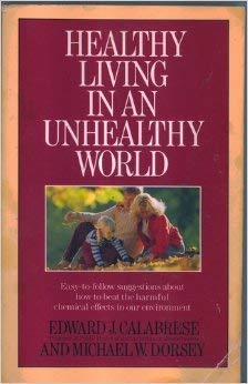 Paperback Healthy Living in an Unhealthy World Book