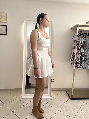 Robe courte blanche dos nu : sublimez votre silhouette sans complexe - 7