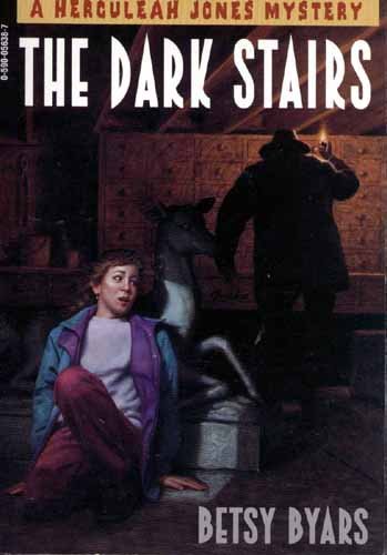 The Dark Stairs (A Herculeah Jones Mystery) 0590056387 Book Cover