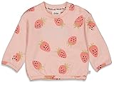 Locker und bequem geschnittener Sweater aus weichem, ungefüttertem Sommersweat in einem zarten, hellen Rot Ton mit großen Erdbeeren Allover, für kleine Mädchen von dem Niederländischem Babymode Label FEETJE. 