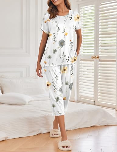 Image of Ekouaer Women's Capri Pajama Sets Print Short Sleeve Sleepwear Top and Capri Pants Soft Loungewear with Pocket