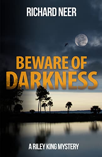 Beware Of Darkness: A Riley King Mystery (Riley King Mysteries Book 10) (English Edition)