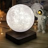 Dale un regalo a un amigo o miembro de la familia y mira cómo se cae de la sorpresa, el despensamiento y la confusión. La reacción a la luna flotante te hará sonreír y traerá una pequeña pieza del universo a tu hogar con esta luz nocturna realmente mágica.