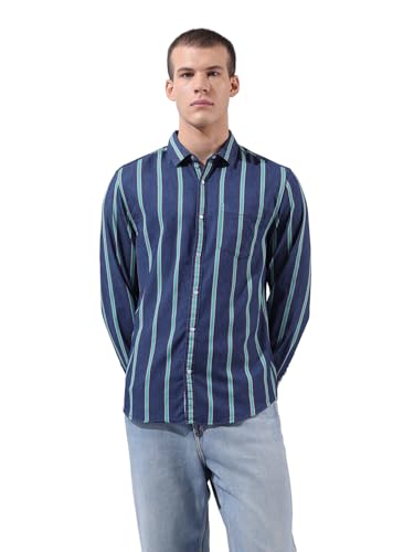 Chemise décontractée ajustée indigo pour homme évitant l'effet trop large