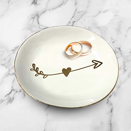 Ceramic Heart with Arrow Ring Holder White & Decorative Gold | Ring, Bracelet, Jewelry, Trinket Tray/Dish | Great for Wedding Ring, Earrings, Diamond Ring & Engagement Ring Holder | Office & Home Decor