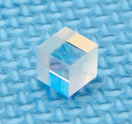 YILUBAO PBS Polarizing Beam Splitter Transparent Lens 630nm-660nm Polarizing Beam Splitter Cubes Lens 10X10mm