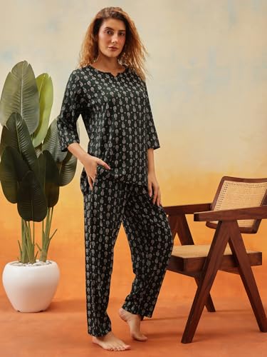 Image of Clovia Women's Rayon Printed Top & Pyjama Set