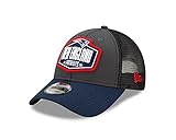 Stylische graue Basecap mit gebogenem Visor in Teamfarben | Teampatch auf der Front und NFL-Shield auf der Rückseite | Mesh-Einsatz auf der Rückseite | New Era Flag links