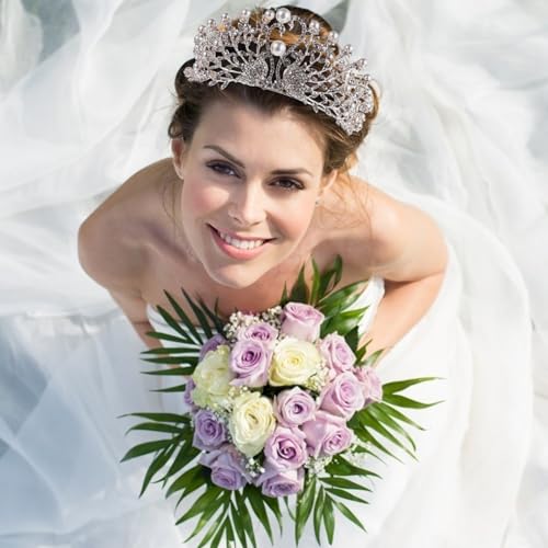 Tiara de boda para novias e invitadas perfecta en peinados de fiesta de noche 5