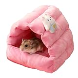 Couche d'Isolation Douillette: Fabriquée avec un remplissage en coton doux et moelleux, cette maison pour hamster retient ment la chaleur corporelle, offrant un retraite où votre animal peut se détendre confortablement lors des journées froides. Le coton assure une isolation thermique supérieure, créant un espace paisible pour le repos et le jeu. Votre hamster profite d'un environnement secure qui préserve sa chaleur naturelle, contribuant à son confort quotidien pendant les période