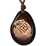 🌱 Nachhaltiges Material: Der Anhänger besteht aus Tagua, einer pflanzlichen Elfenbein-Alternative, die aus den Nüssen der Tagua-Palme gewonnen wird – umweltfreundlich und ressourcenschonend.