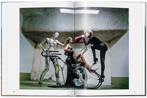 Amazon.co.jp: ヘルムート・ニュートン: 本、バイオグラフィー、最新