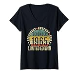 Photo Gallery donna legend since december 1965 59th birthday gifts 59 years old maglietta con collo a v Photo Gallery donna legend since december 1965 59th birthday gifts 59 years old maglietta con collo a v