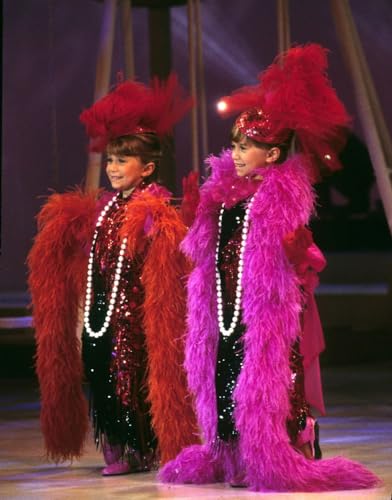 The Olsen Twins (Mary-Kate and Ashley Olsen) on the set