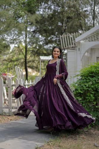 Image of Dresser Women's Embriodered Round Neck Flared Anarkali Kurta Set