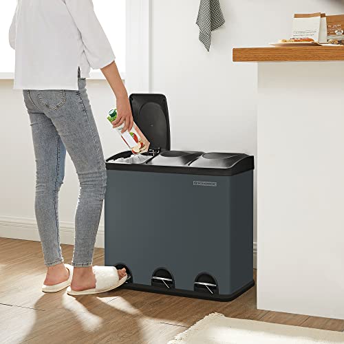 Songmics Pattumiera di 54L, Cestino di Spazzatura, a 3 Sezioni, con Pedale, Secchio Interni, 6 Etichetti per Smaltimento Facile, Grigio e Nero, LTB54G - Immagine 4