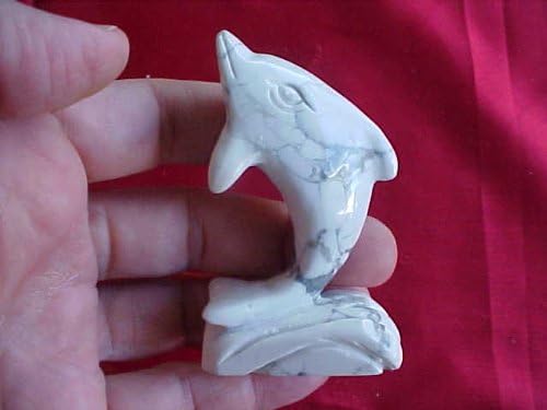 E3201 Gemqz Howlite Carved Jumping Dolphin Cute !!!