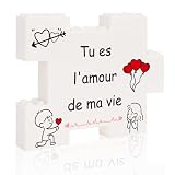 Cette élégante puzzle décoratif de construction se pose directement sur une surface, sans support supplémentaire. Idéale pour décorer un bureau, une étagère ou une table d’appoint, elle apporte une touche raffinée à tout intérieur. Offrir ce cadeau unique et délicat, c’est permettre à celle qui le reçoit de se souvenir de votre affection chaque fois qu’elle y posera les yeux. Grâce à sa structure robuste après assemblage, l'objet conserve une stabilité parfaite pour une exposition durable.