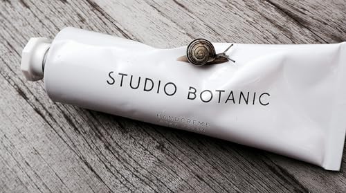 Vegane Handcreme von Studio Botanic schnell einziehend und pflegend