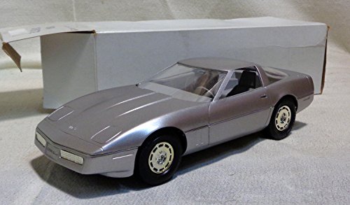 Chevy Corvette 1984 a escala 1:25 plateado