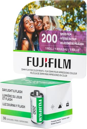 Image of Fujifilm Fujicolor 200 Color Negative Film (35mm Roll Film, 36 Exposures) (1 Roll)